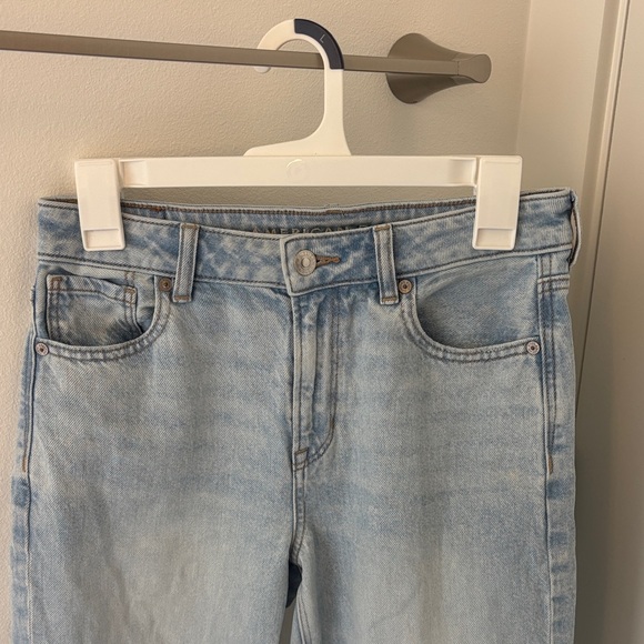 American Eagle Outfitters Denim - American Eagle Light Blue Strigid Mom Jeans Size 4 Short